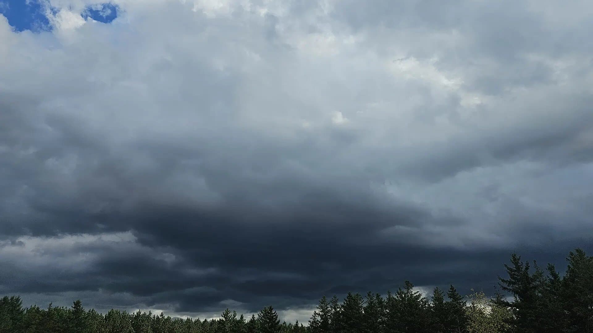 April-like weather in Wisconsin winter, surges in high winds and some storms