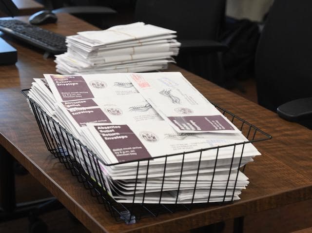 Wisconsin GOP advised officials not to count late-arriving ballots, raising possibility of legal challenge