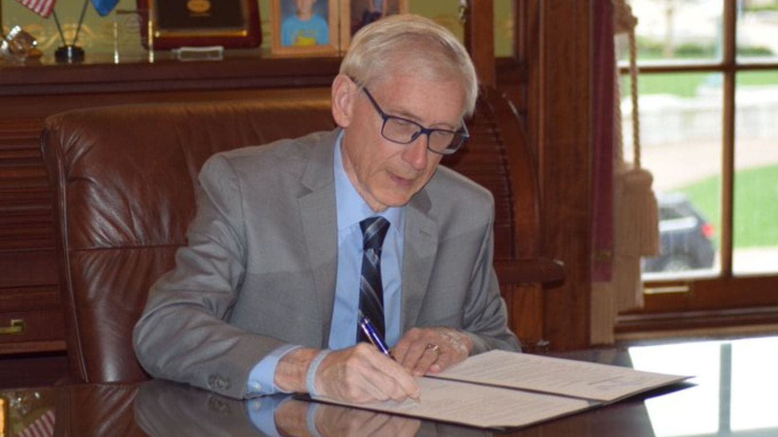 Gov. Evers establishes commission on clean energy
