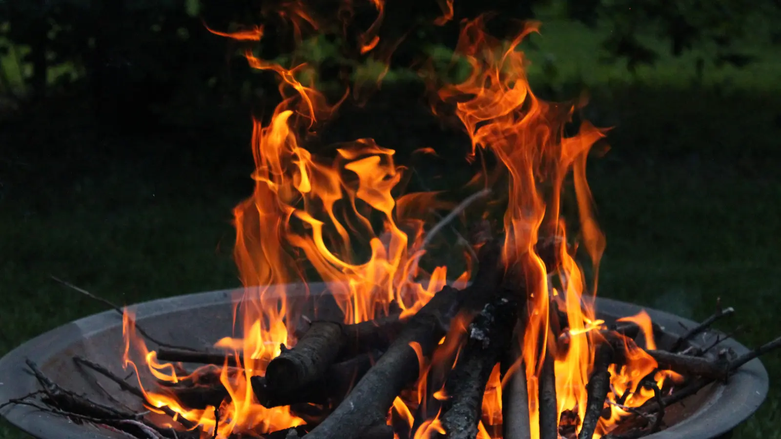 Oshkosh considers recreational burning permits