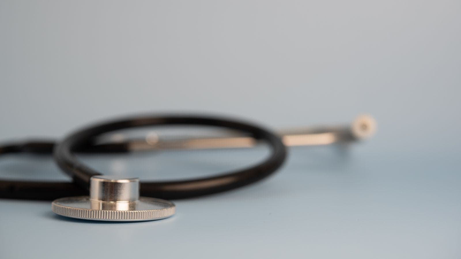 Sen. Baldwin introduces bill aimed at protecting health care workers