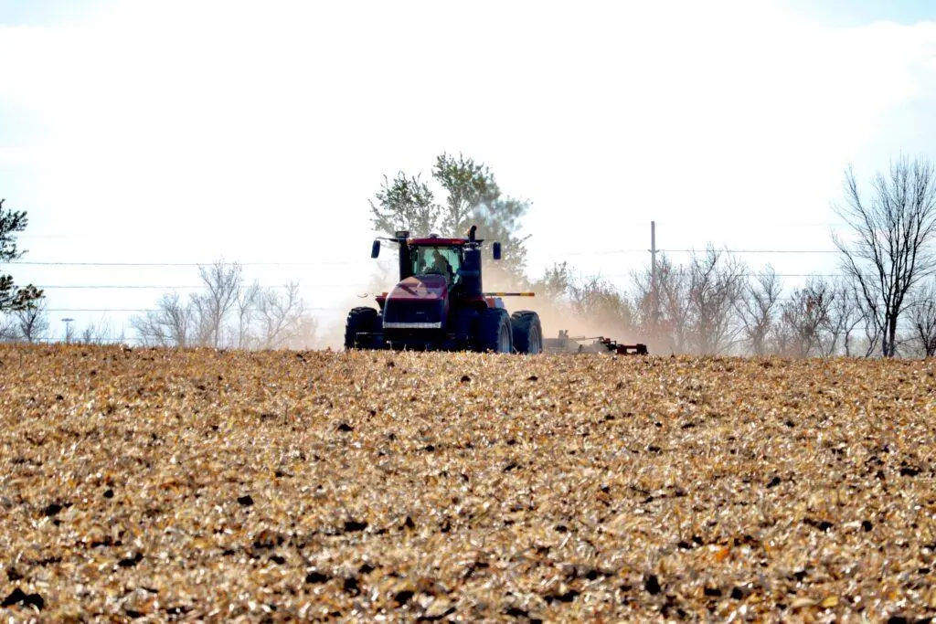 Warmer soil and a warmer, wet winter expected in Iowa with super El Niño