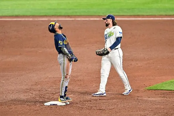 On doorstep of history: Brewers explode in the fifth to blowout Rays in Game 3 of World Series