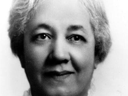 Women of Epsilon Kappa Omega Chapter of Alpha Kappa Alpha Sorority, Inc. Honor Soror Mabel Watson Raimey