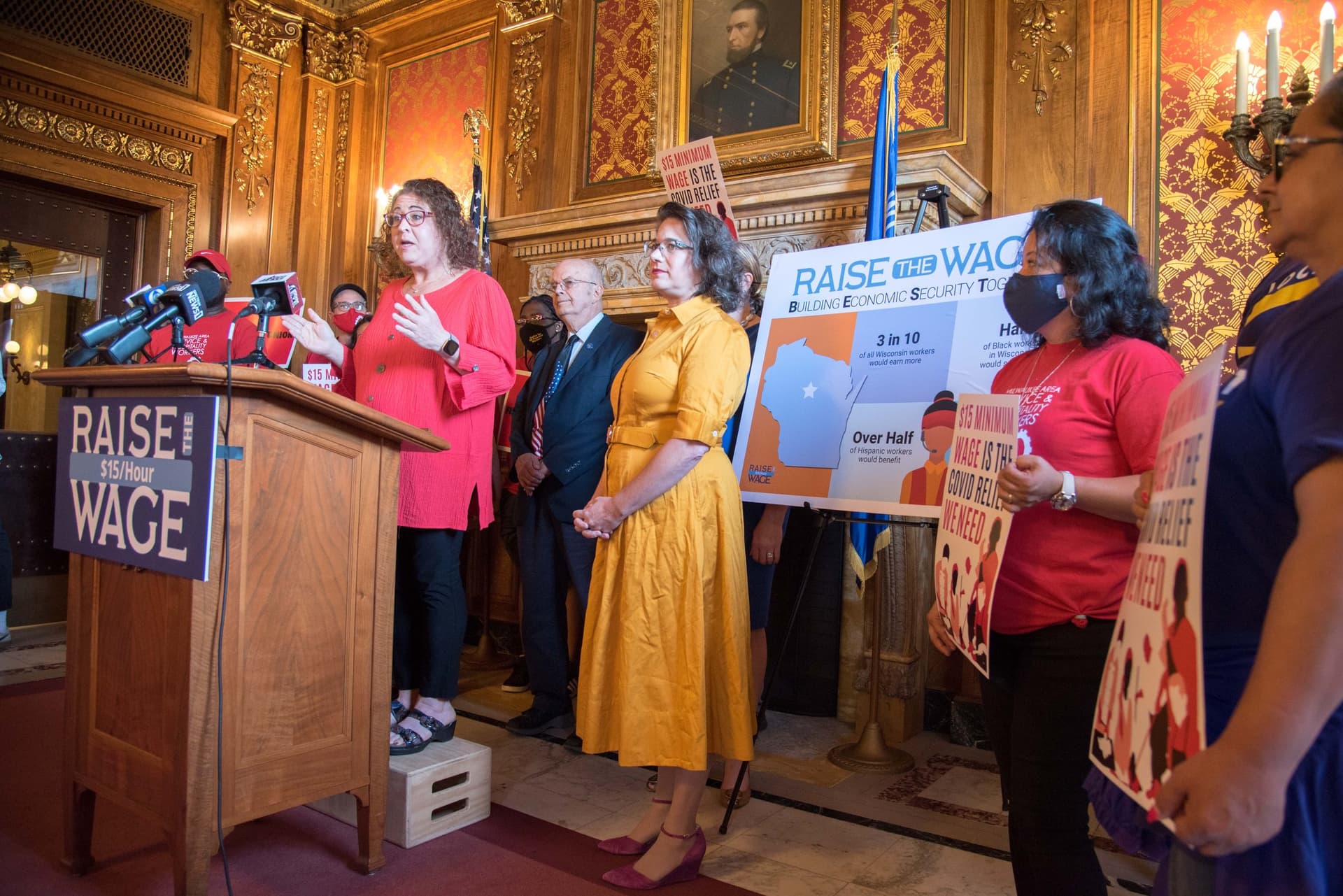Wisconsin hasn’t raised its minimum wage for 17 years. What does that mean for workers and the economy?