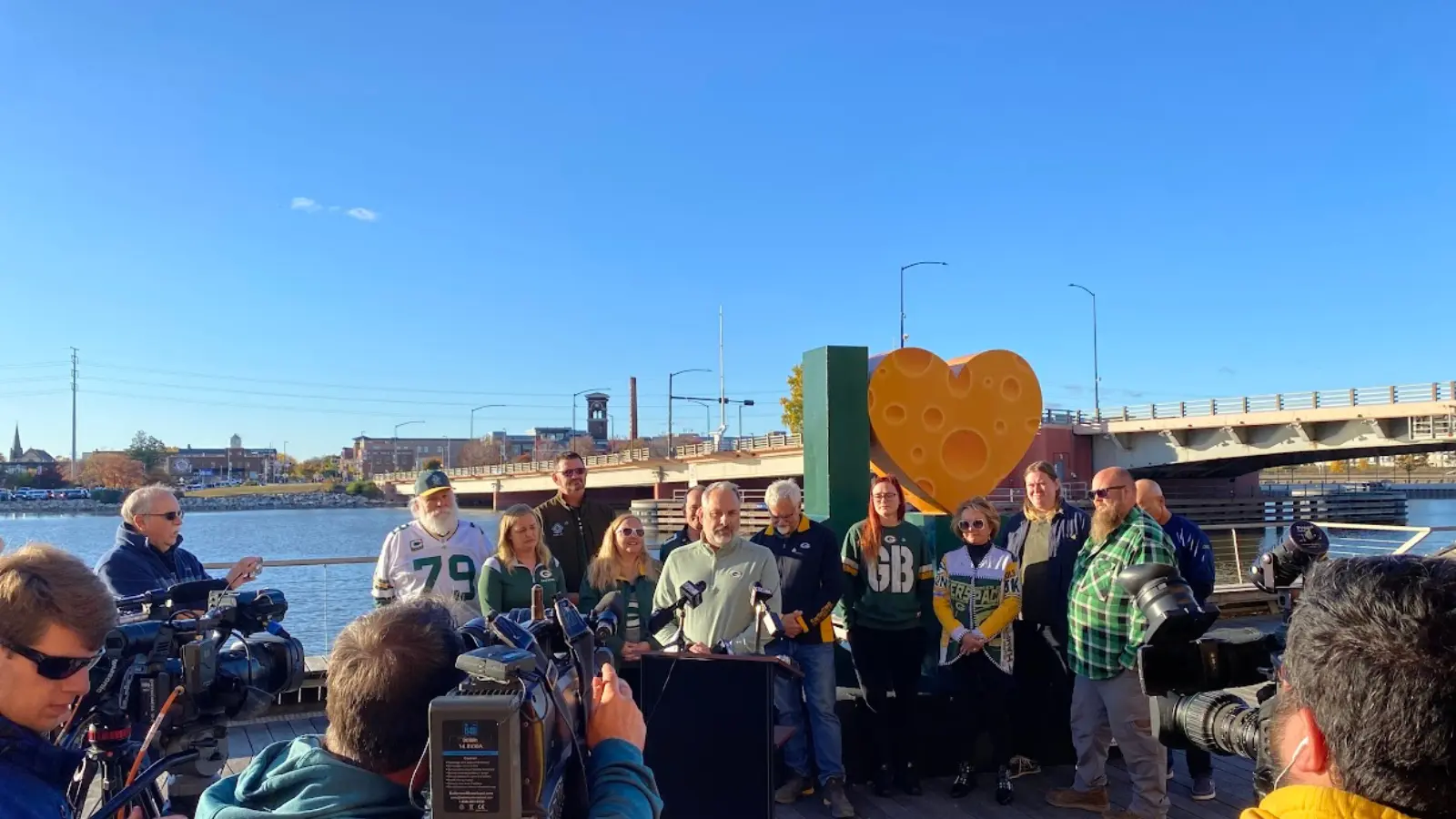 Green Bay Council backs Mayor: Packers present new offer for Lambeau Field Lease