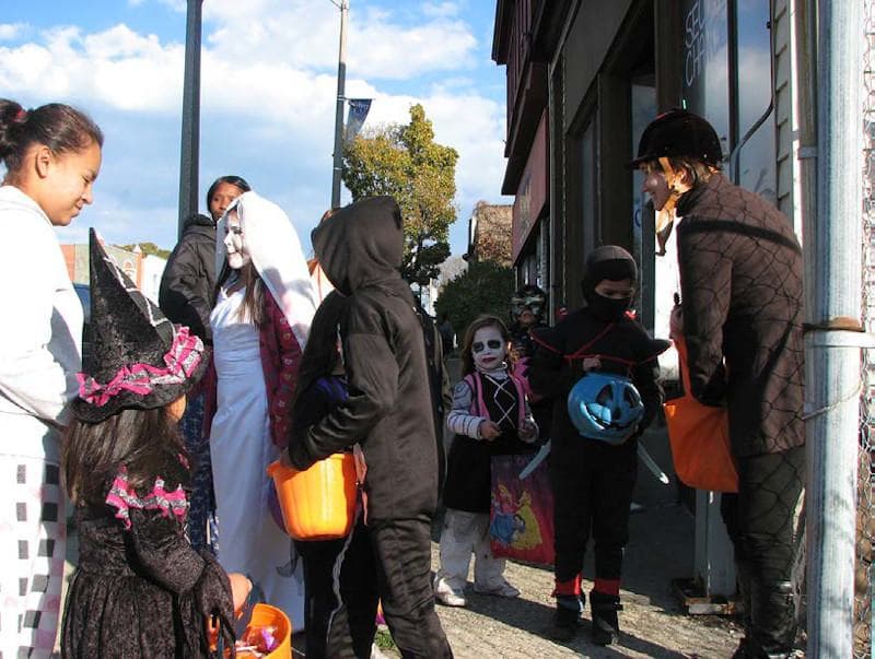 We’ve Updated our List on Where to Find Grab your candy baskets: it’s time for trick-or-treating in Milwaukee Trick-or-Treating and Other Free Halloween Events in Milwaukee