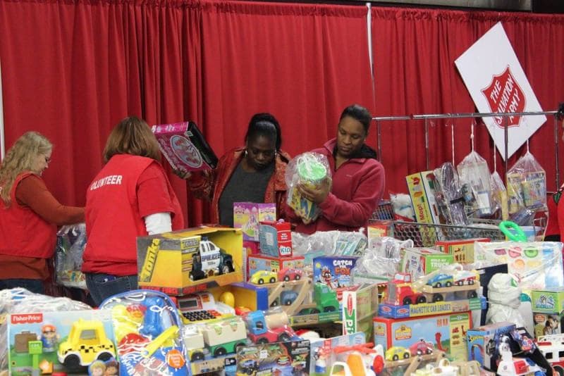 UPDATED: From free meals to coat drives, how you can keep the holiday season affordable in Milwaukee