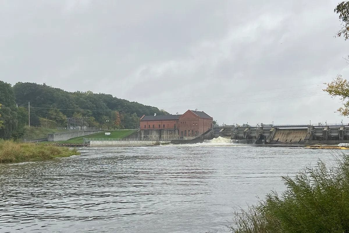 Michigan hunting and fishing regulator votes to oppose dam sale