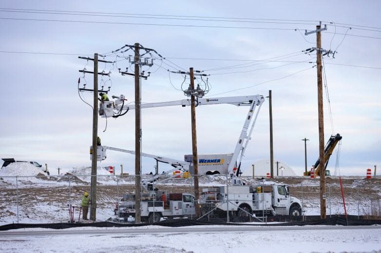 Wisconsin lawmakers oppose utility push to pause competition for power line projects