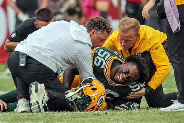 Packers hold on to beat the Bucs, 17-14, in Tampa Bay