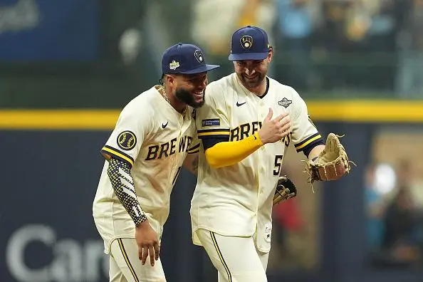 After a suspenseful ninth, Brewers beat Rays in Game 1 of World Series in Milwaukee