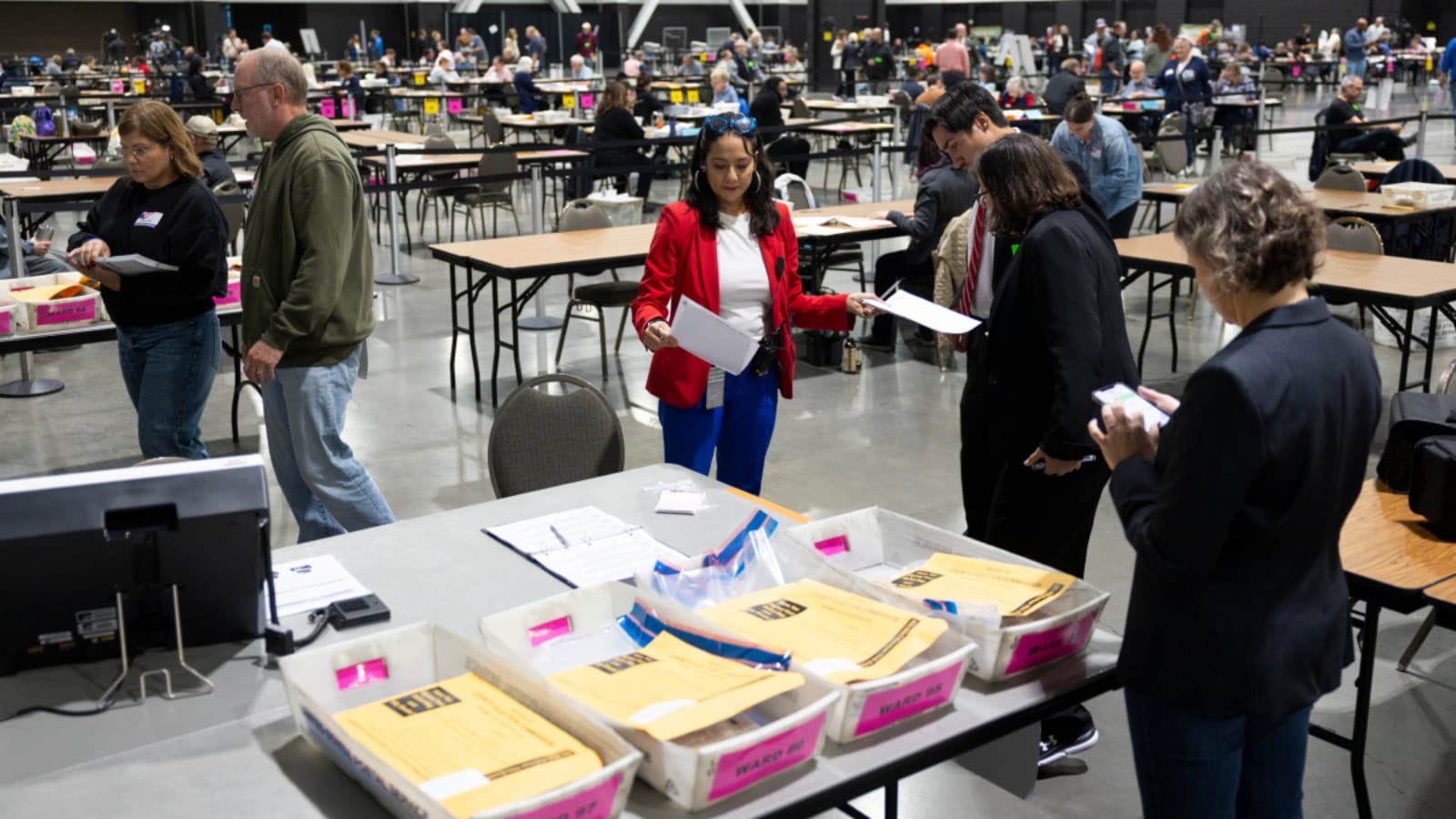 Milwaukee to recount thousands of absentee ballots, delaying results