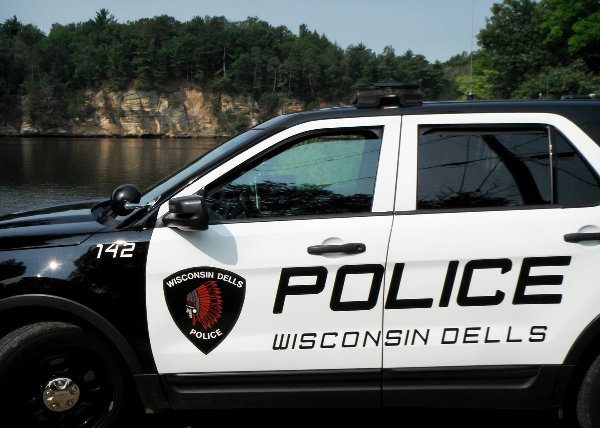 Two people missing after boat capsizes on Wisconsin River