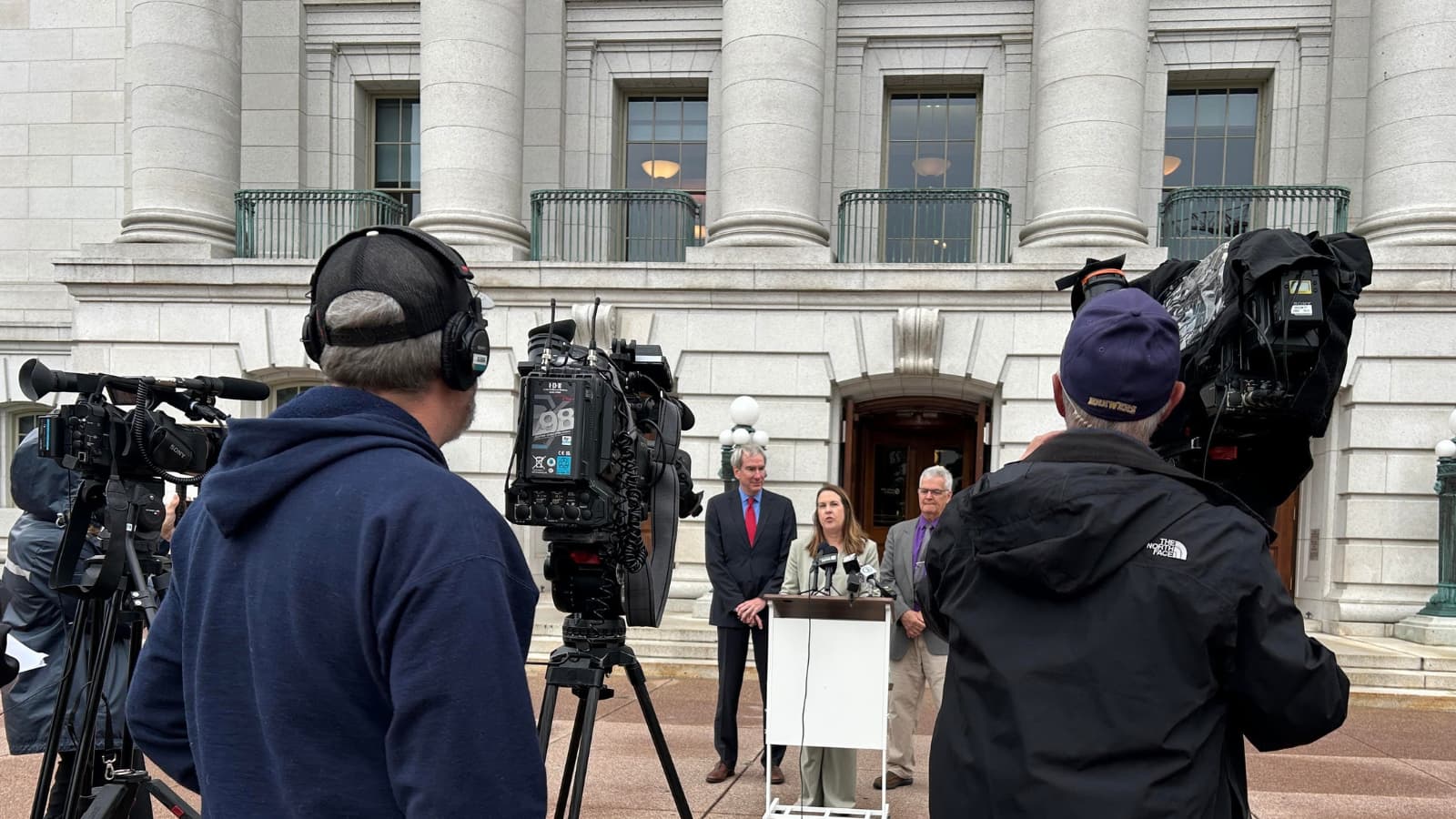 Democratic Senators urge action to keep veterans programs open
