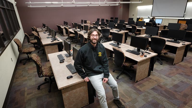 UWO graduates nearly 600 students in mid-year commencement