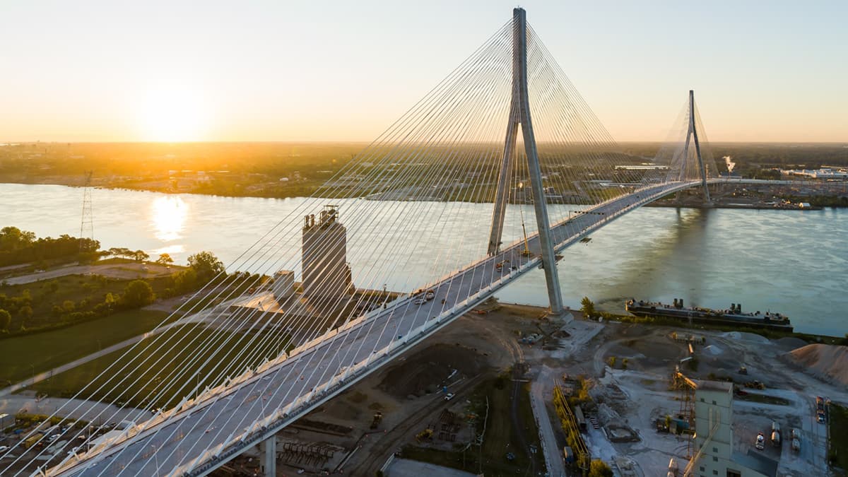 Trump threatens to block Michigan-Canada bridge in trade war escalation