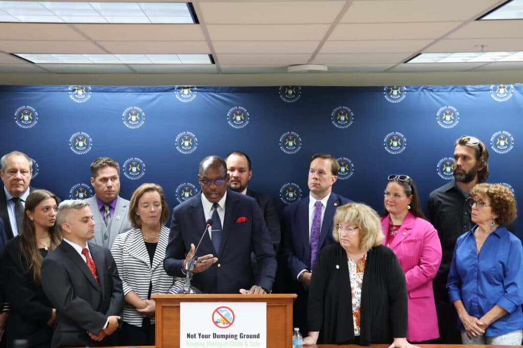 Lawmakers celebrate as judge blocks Manhattan Project waste dumping in Wayne County