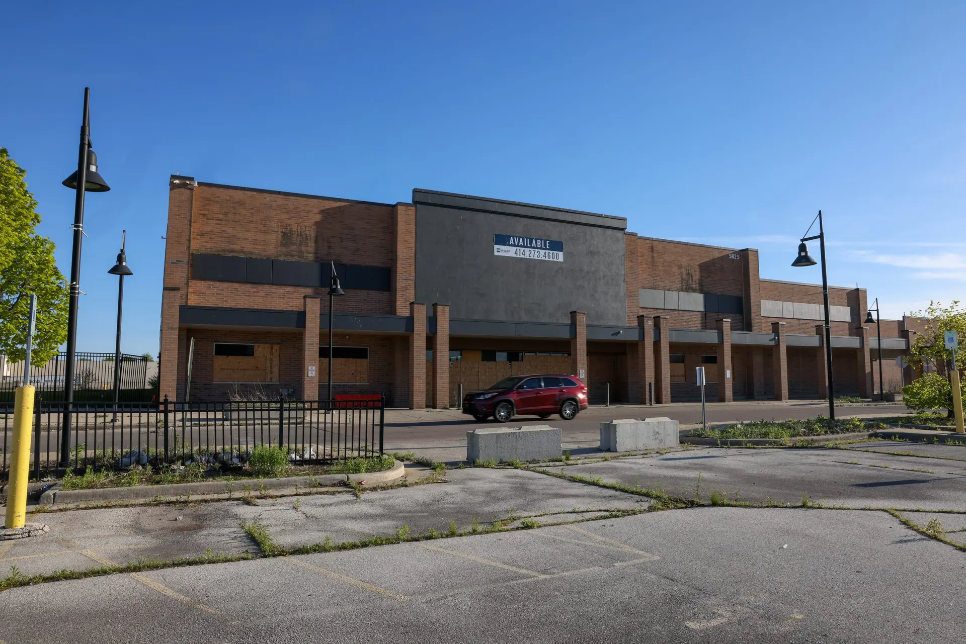 Video: Residents push back on proposed data facility, storage project at shuttered Milwaukee Walmart