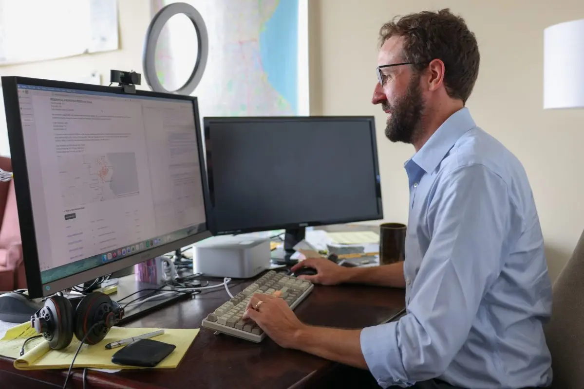 Landlords often run a background check on you. New online tool helps you background check them.