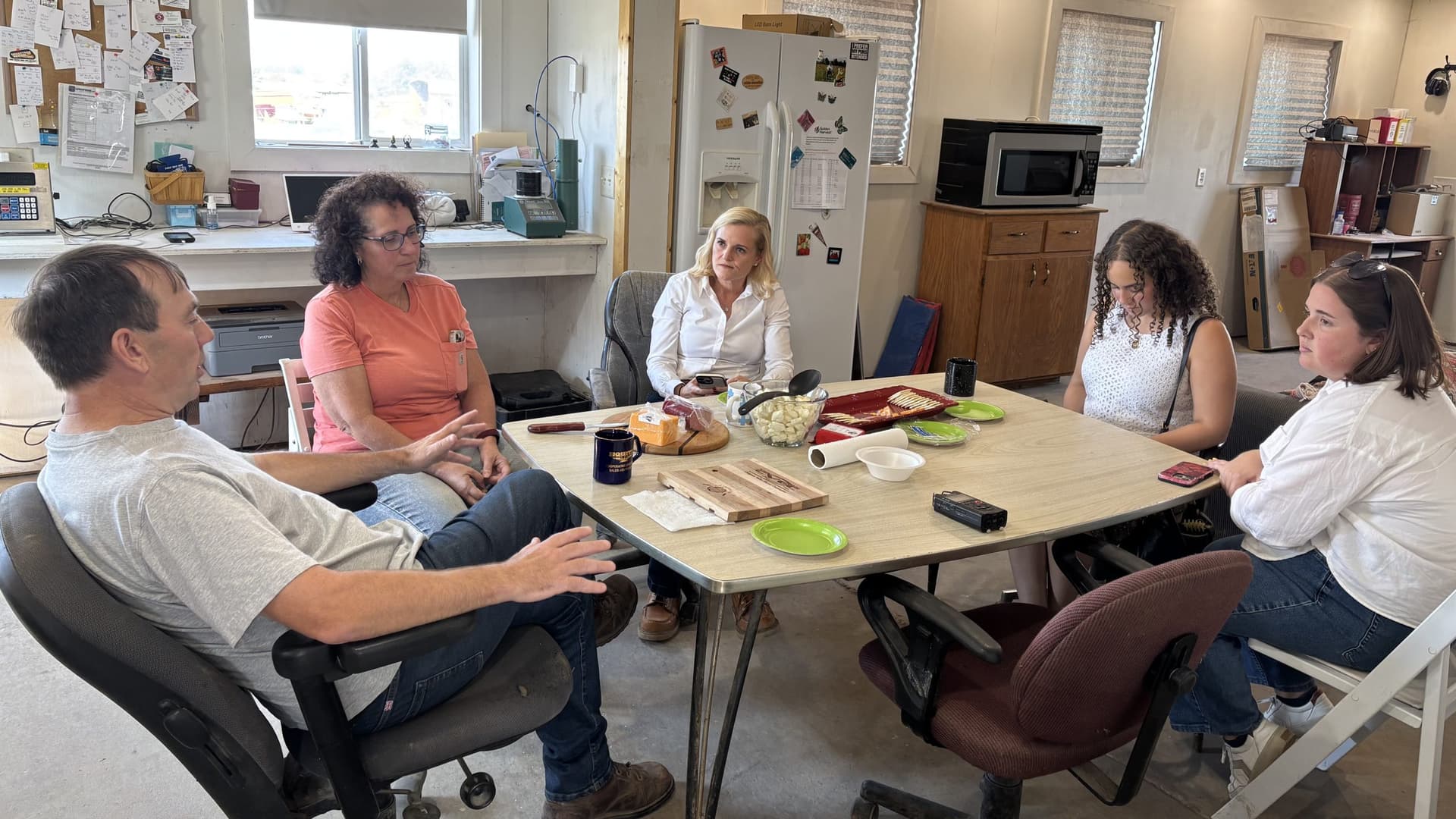 Godlewski Discusses Impact of Tariffs with Farmers in Cadott
