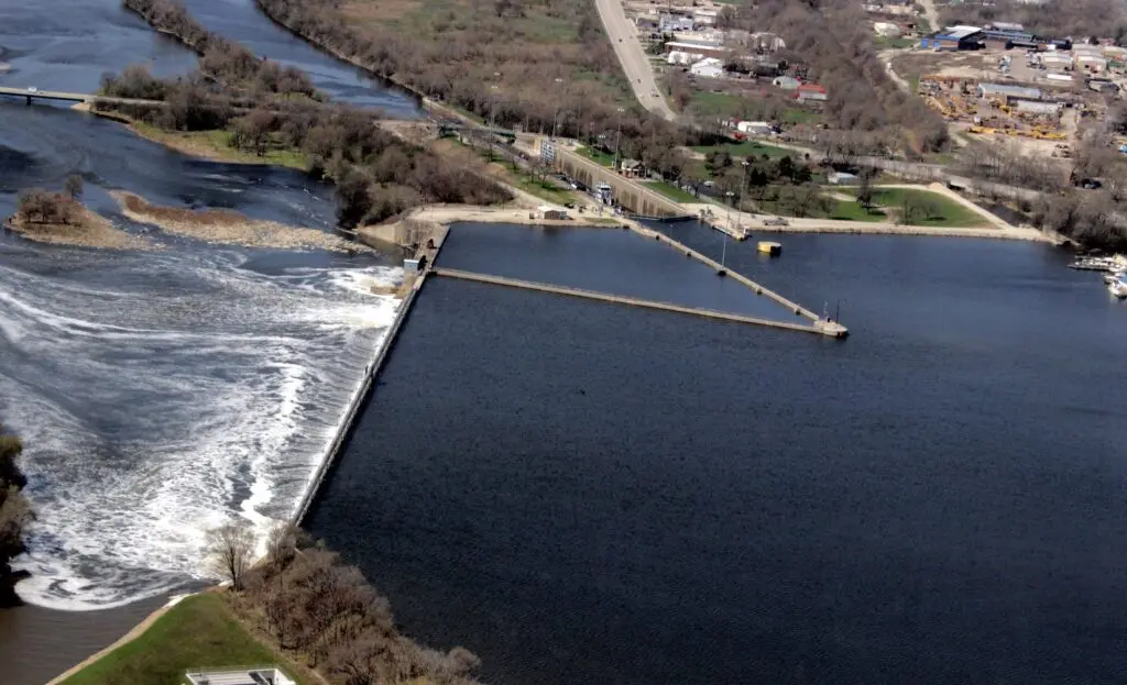 After Whitmer call, Trump administration lifts halt on invasive carp project